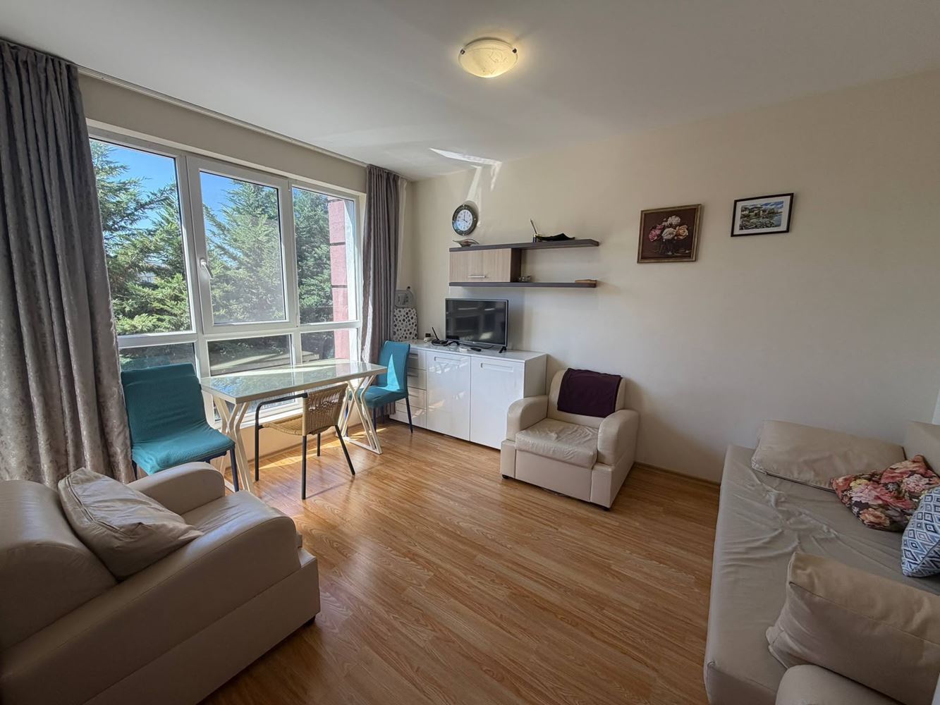  Apartament z jedną sypialnią w sercu Rawdy – przytulne mieszkanie z widokiem na zieleń