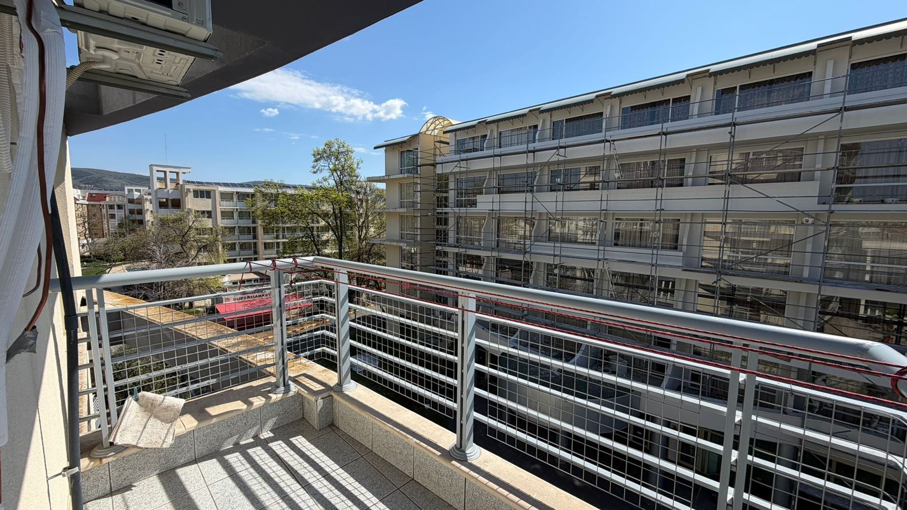 Przestronne dwupokojowe mieszkanie 300 m od morza w Słonecznym Brzegu – komfort, bezpieczeństwo i doskonała inwestycja