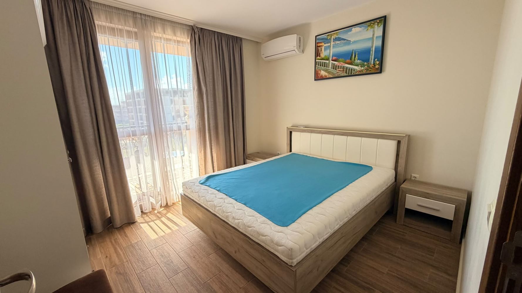 Dwupokojowy apartament z panoramicznym widokiem, o krok od morza w Rawdzie