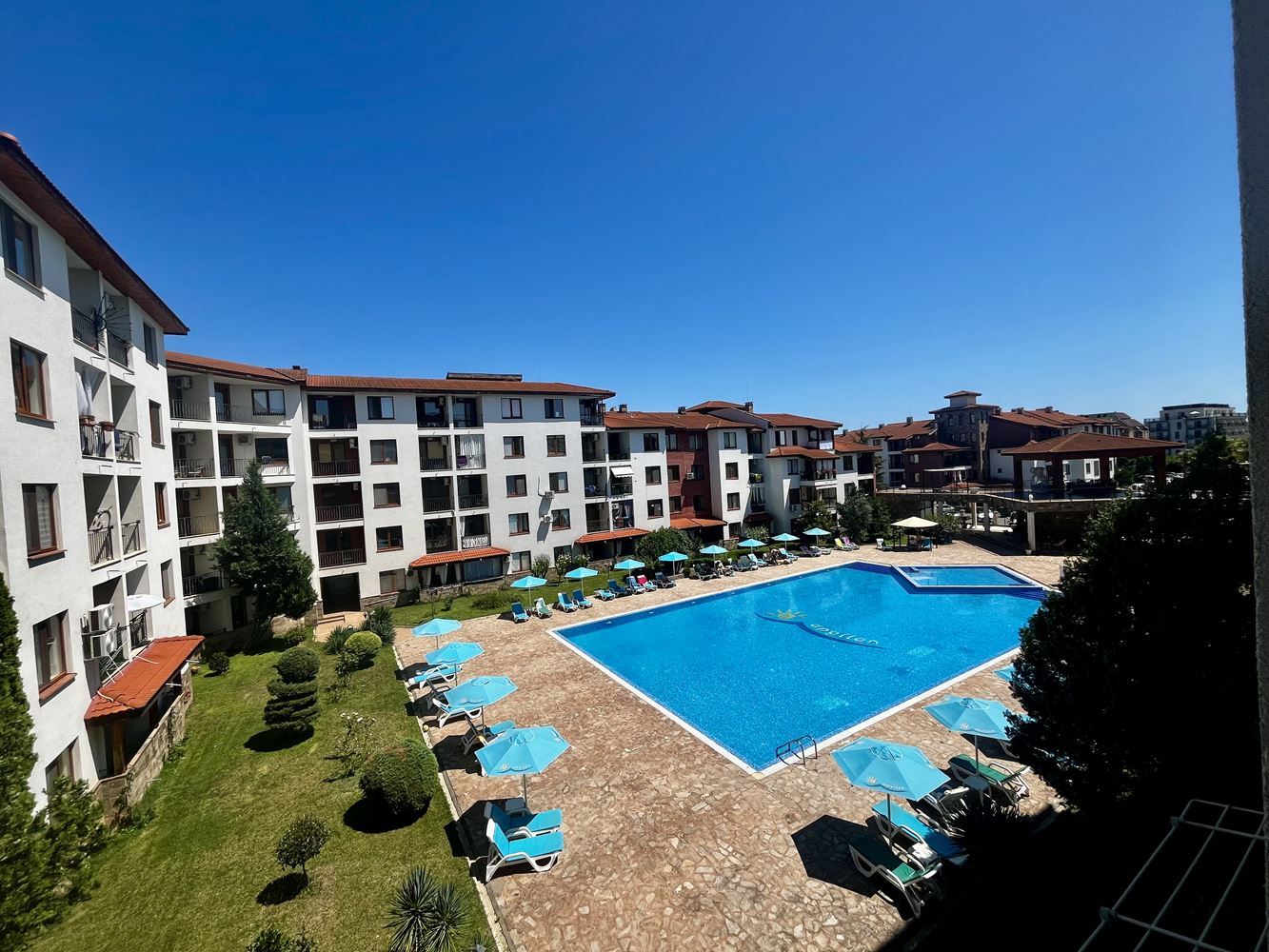 Przestronny apartament z dwiema sypialniami w Nesebyrze – w pełni umeblowany i gotowy do zamieszkania