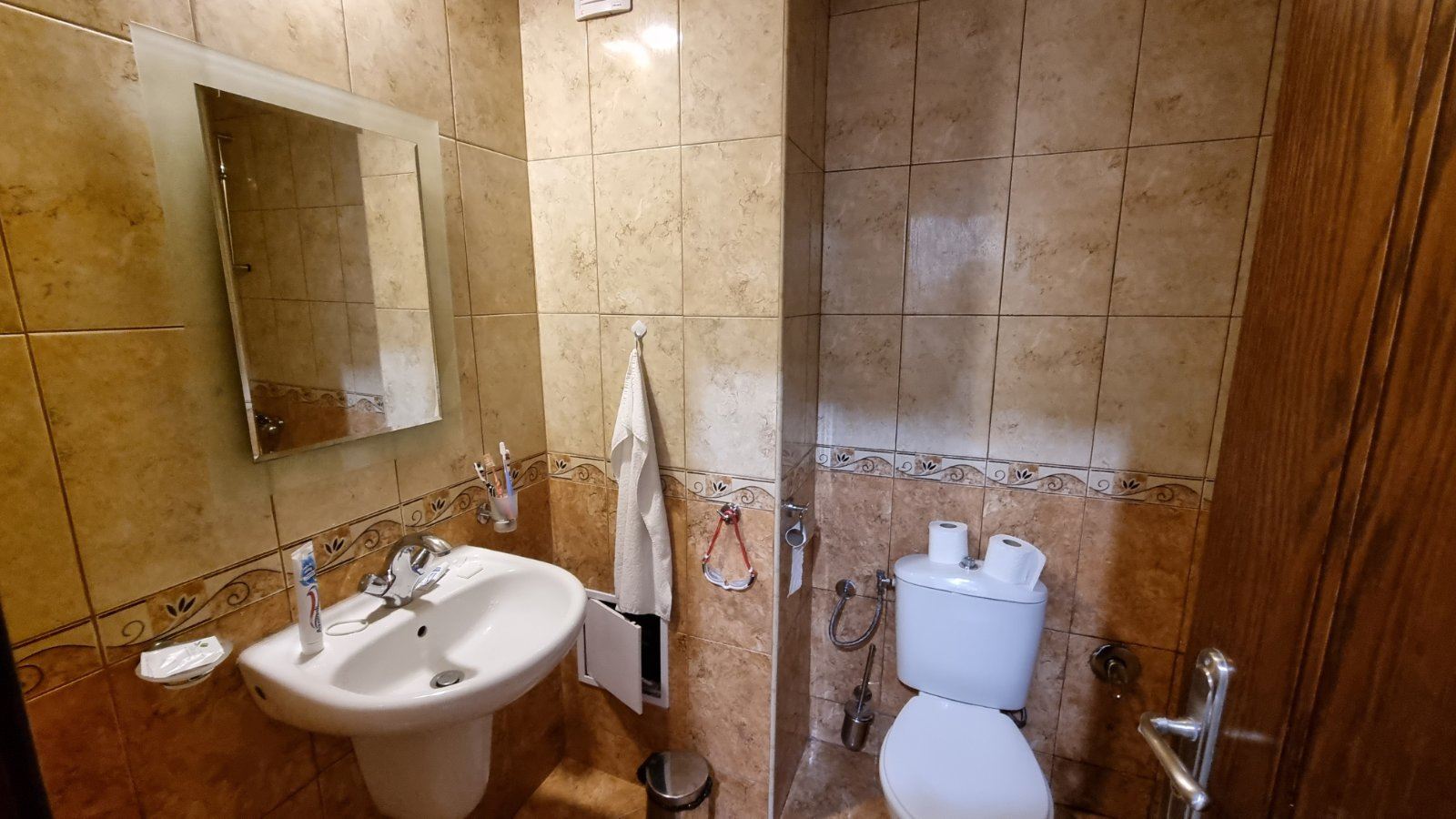 Pierwsza linia do plaży Butamyata! Umeblowany apartament z jedną sypialnią i częściowym widokiem na morze w Sinemorec