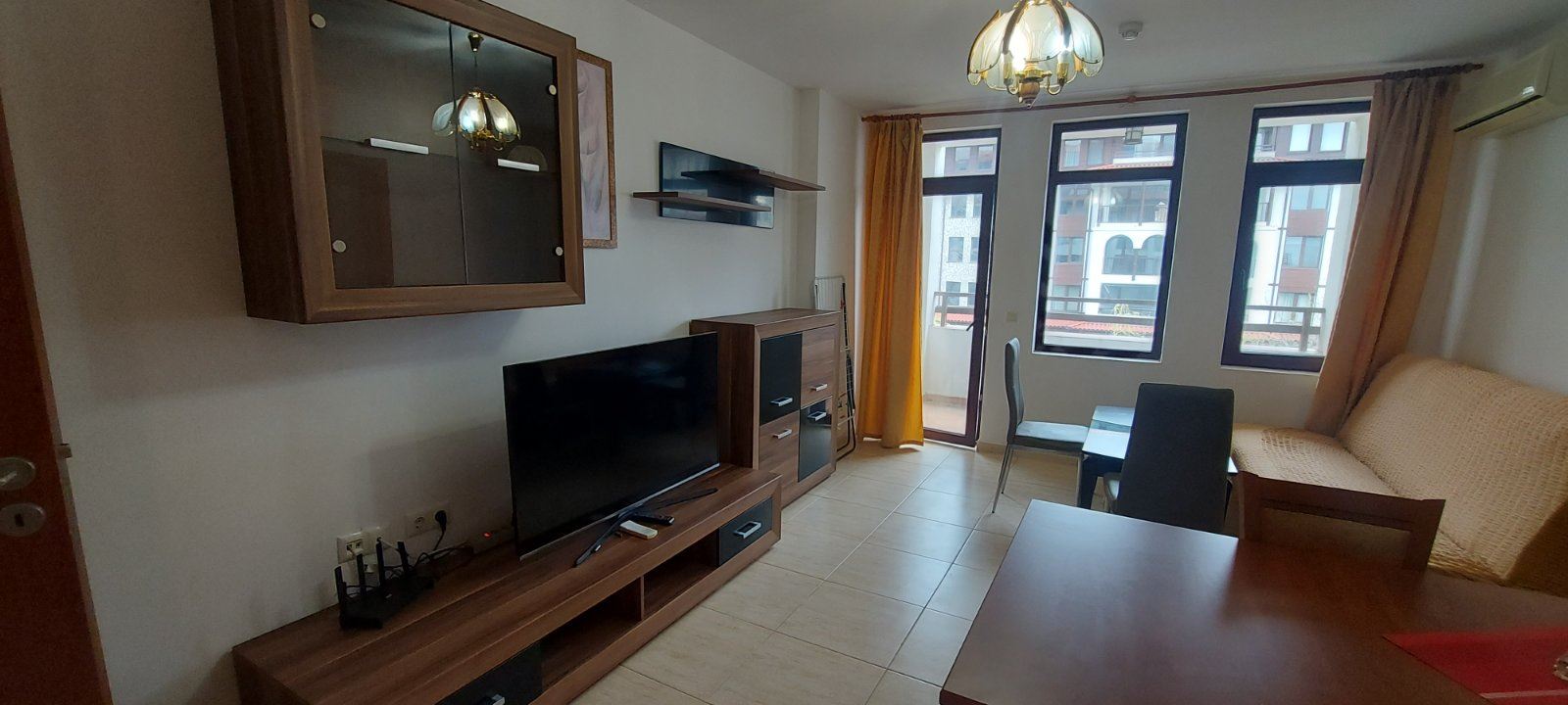  Przestronny apartament z panoramą morza w Sveti Vlas – komfort, zieleń i prestiżowa lokalizacja
