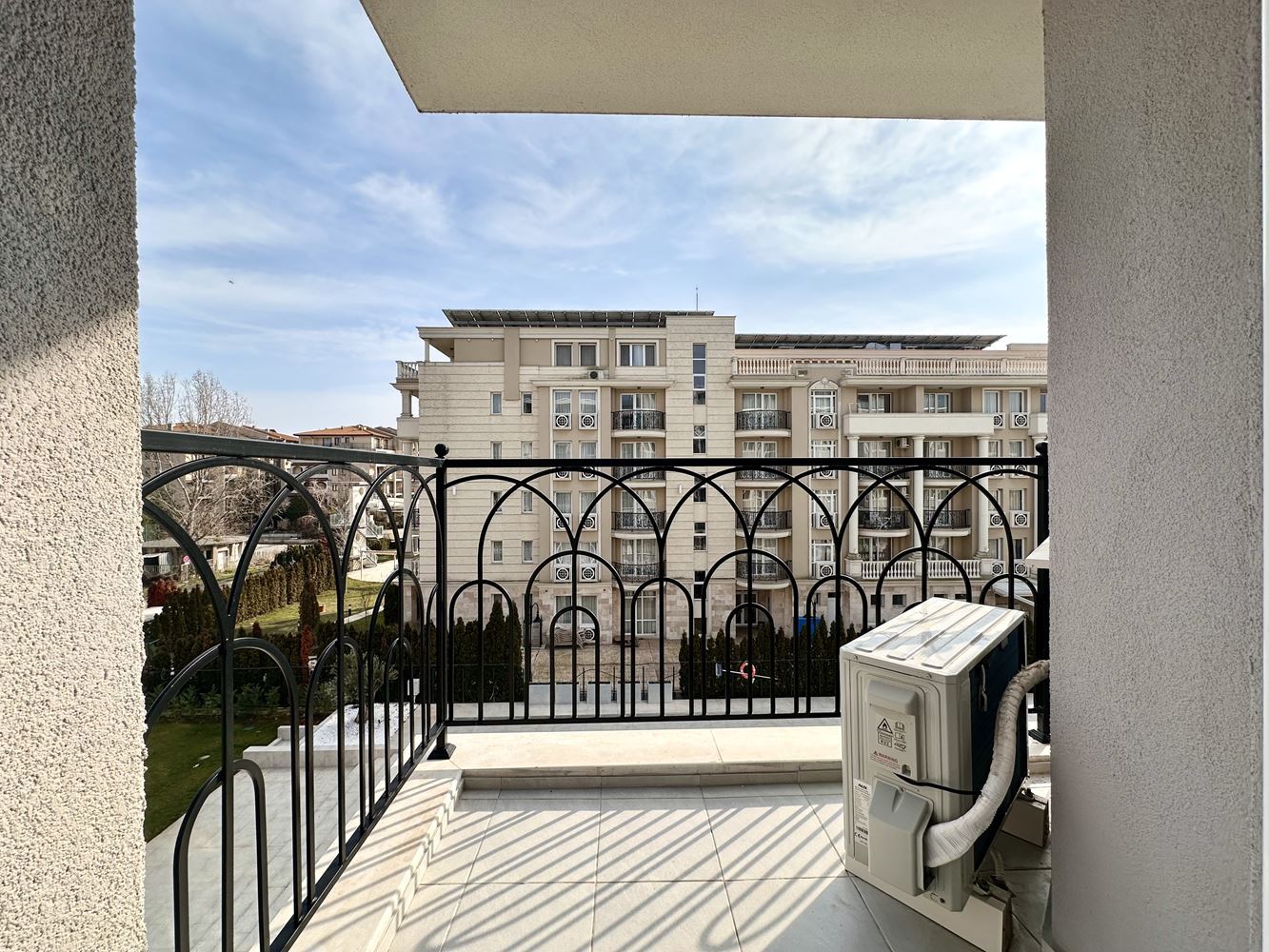 Przytulne mieszkanie z jedną sypialnią z widokiem na basen i tereny zielone w Słonecznym Brzegu – gotowe do użytku