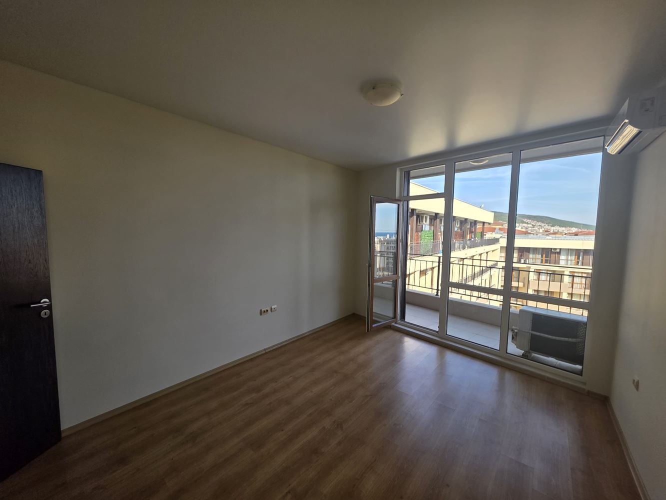Nowy apartament z jedną sypialnią i panoramicznym widokiem na morze w Sveti Vlas