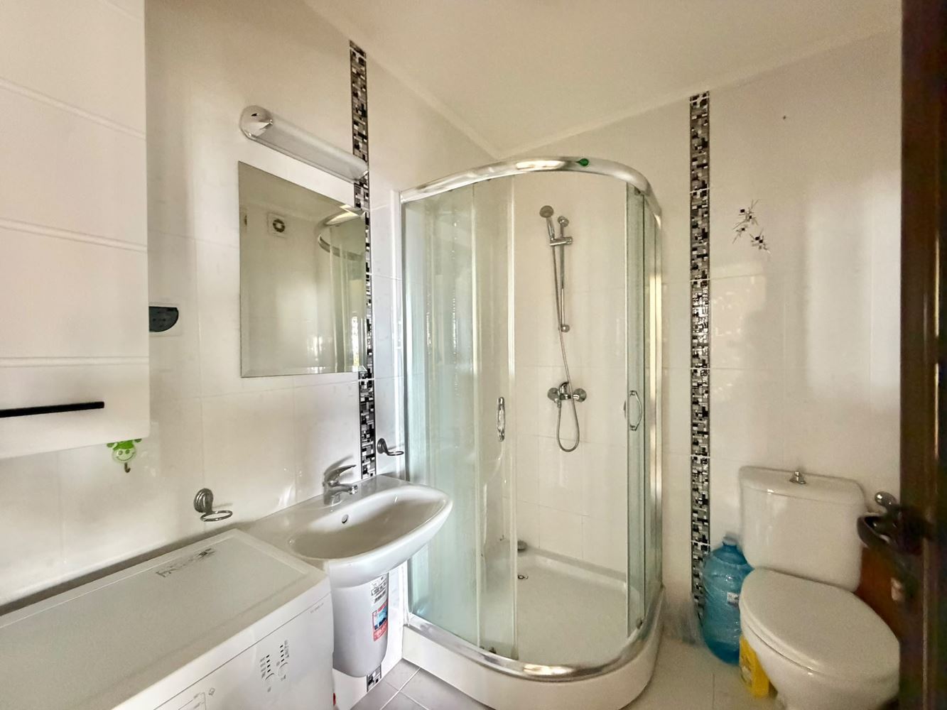 Apartament z jedną sypialnią z widokiem na morze i niską opłatą za utrzymanie w Rawdzie