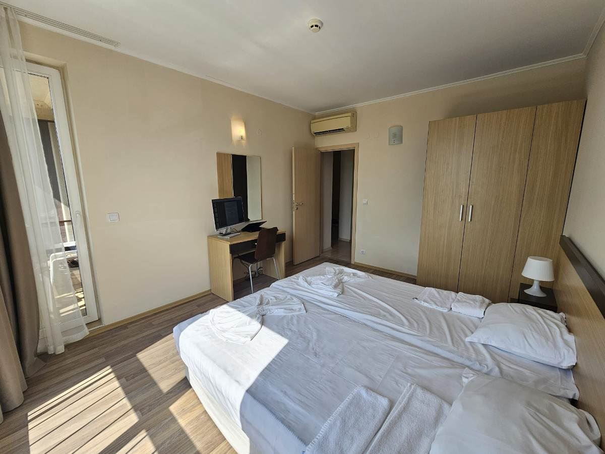 Luksusowy apartament z trzema sypialniami na pierwszej linii brzegowej w Obzorze – panoramiczny widok na morze i góry