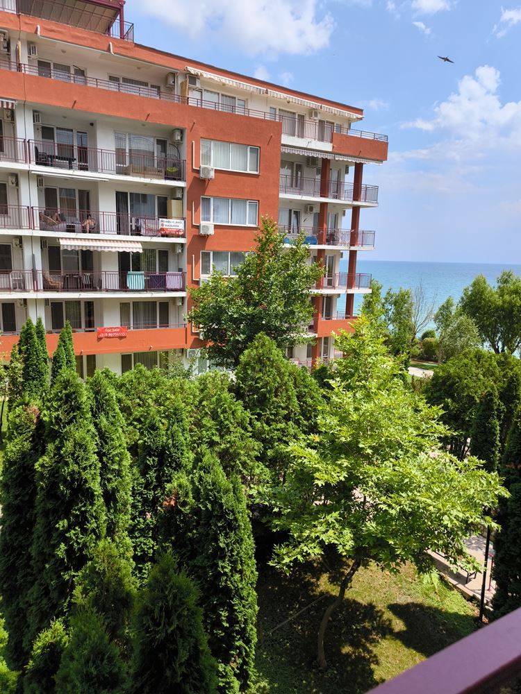 Luksusowy apartament z jedną sypialnią w pierwszej linii brzegowej w Świętym Własie