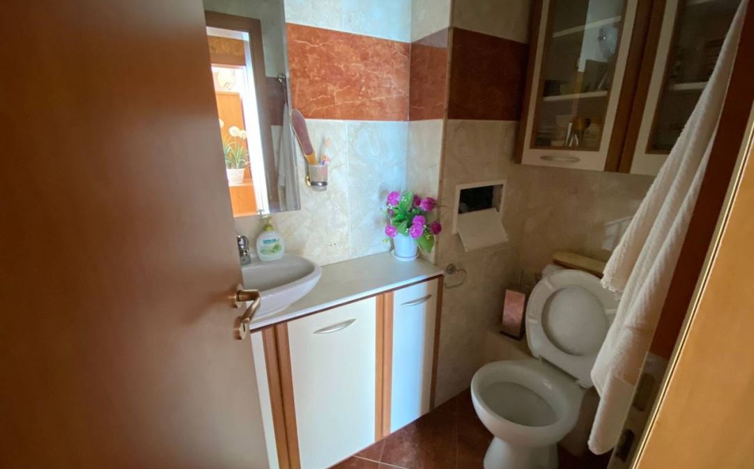 Apartament z dwiema sypialniami z widokiem na morze na pierwszej linii w Elenite – komfort, natura i spokój