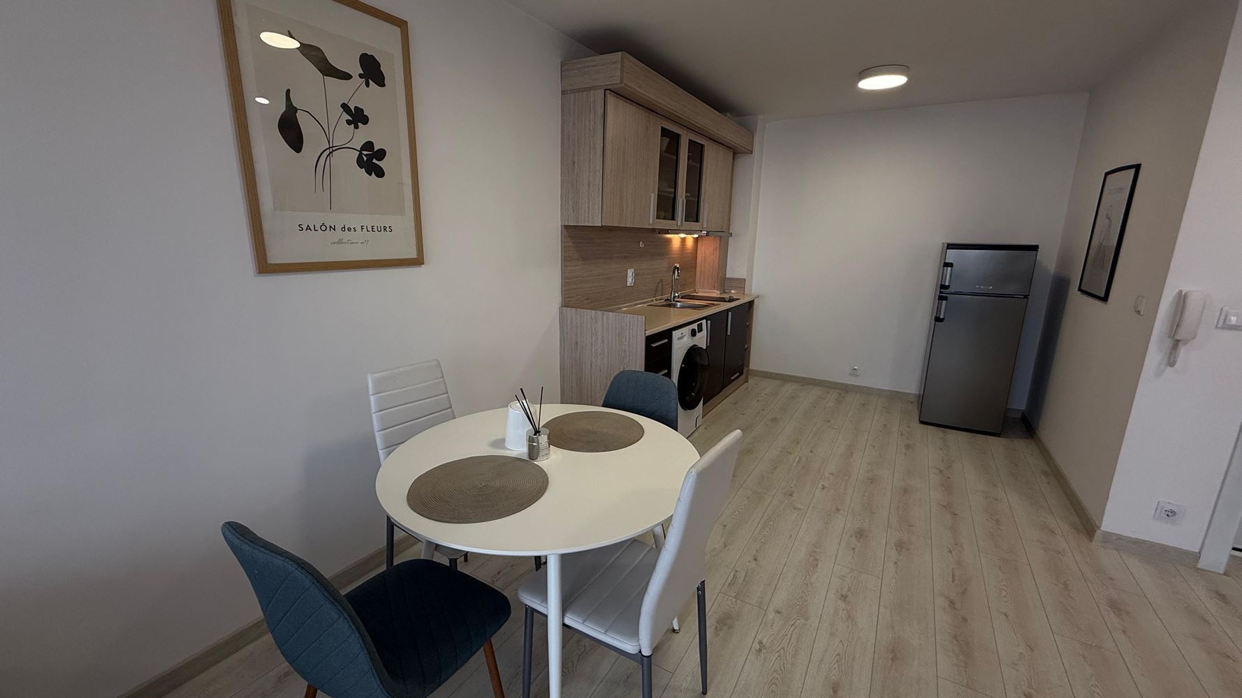 Przestronne i nowoczesne mieszkanie z jedną sypialnią z pełnym wyposażeniem w Pomorie