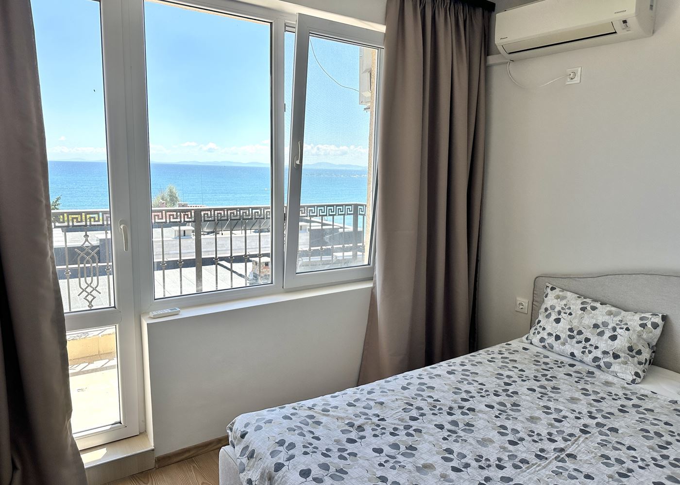 Apartament z jedną sypialnią w pierwszej linii z panoramicznym widokiem na morze w Nessebarze