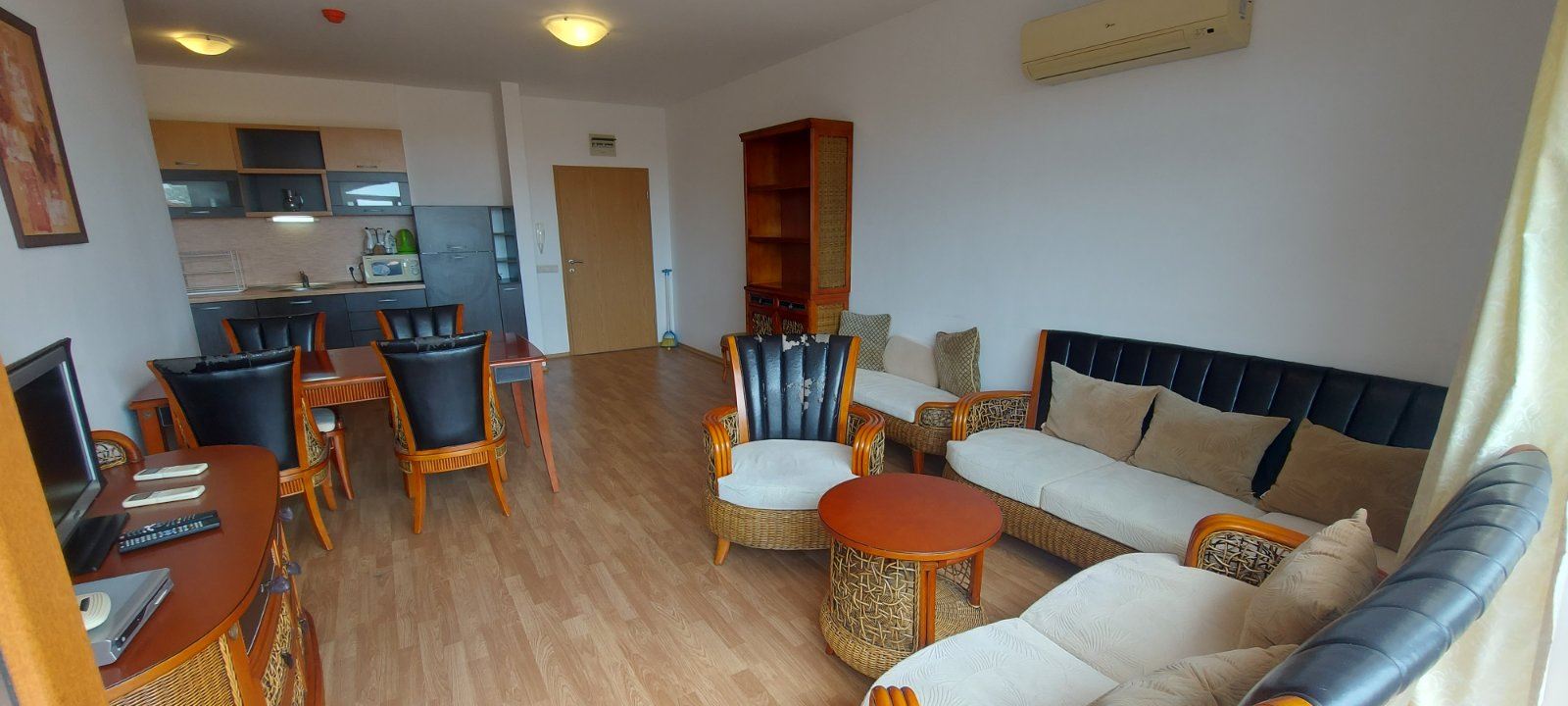 Apartament z jedną sypialnią z panoramicznym widokiem na morze w Aheloy – komfort, przestrzeń i spokój