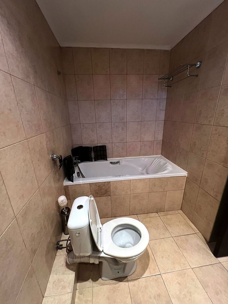 Mieszkanie z dwiema sypialniami i panoramicznym widokiem na morze oraz basen – pierwsza linia brzegowa w Obzorze!