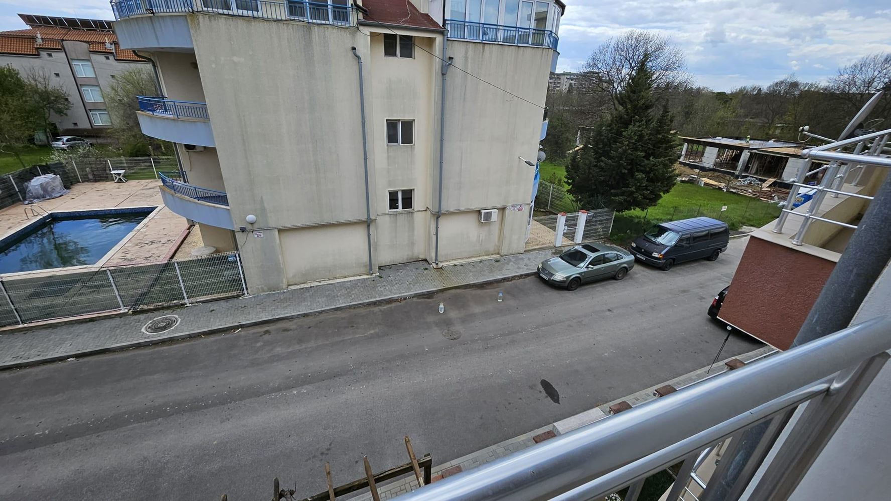  Umeblowane studio w Rawdzie bez opłaty eksploatacyjnej – tylko 200 metrów od morza