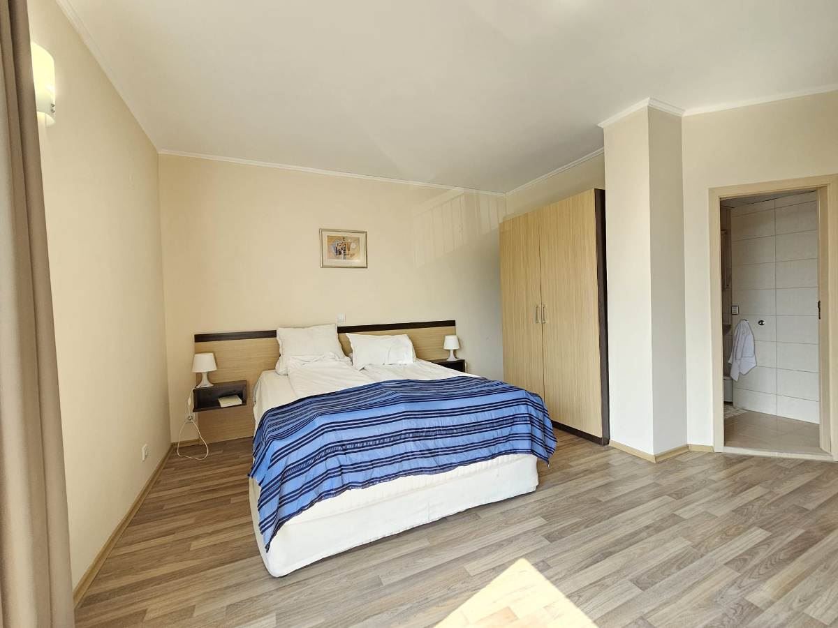 Luksusowy apartament z trzema sypialniami na pierwszej linii brzegowej w Obzorze – panoramiczny widok na morze i góry