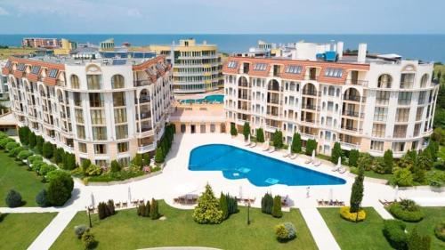 Pierwsza linia do plaży Butamyata! Umeblowany apartament z jedną sypialnią i częściowym widokiem na morze w Sinemorec