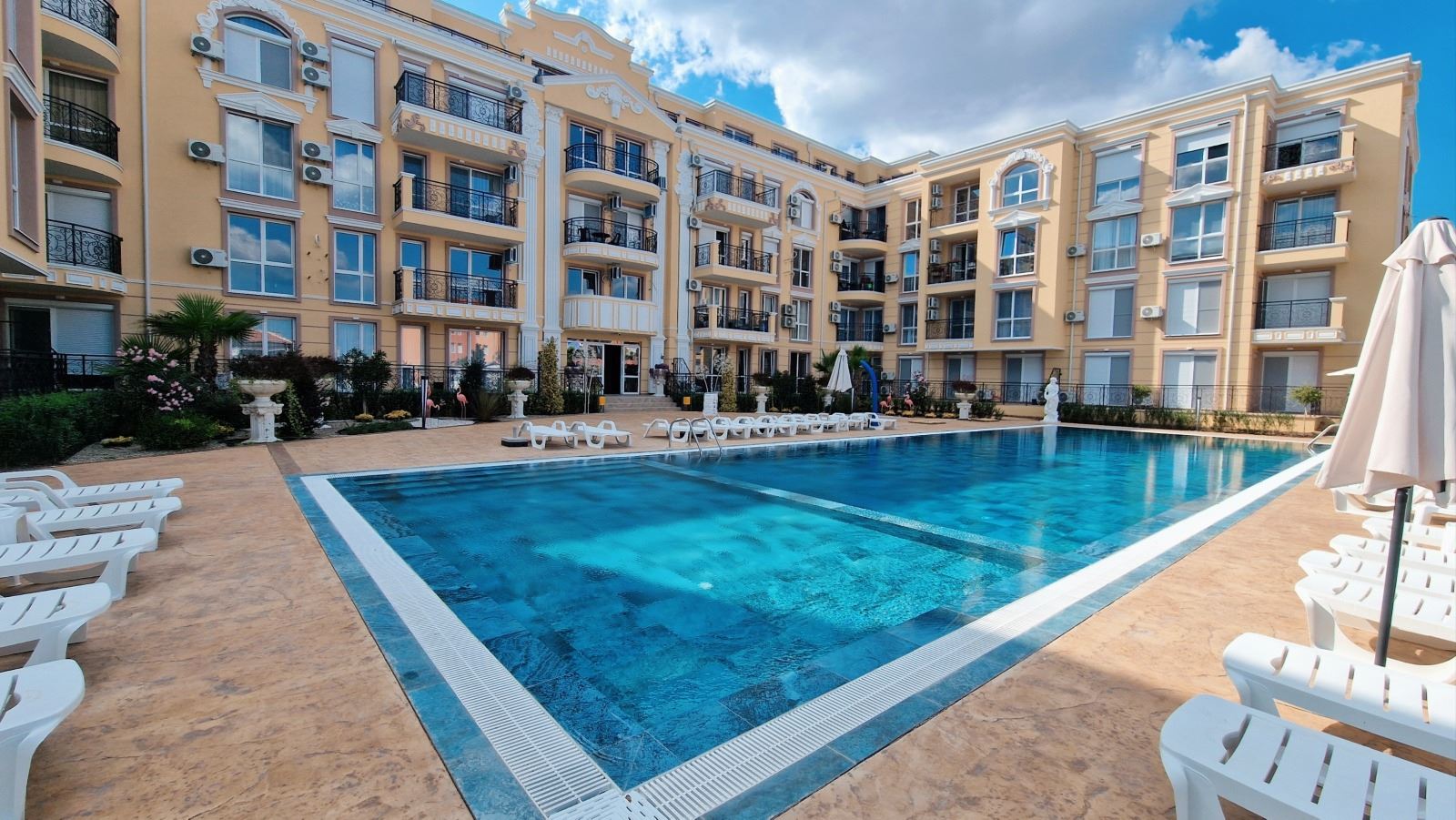 Apartament z 2 sypialniami w nowoczesnym kompleksie z pięknym otoczeniem zieleni w Rawdzie