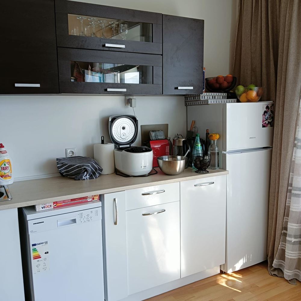 Przestronny apartament z dwiema sypialniami i panoramą morza w Rawdzie – kilka metrów od plaży, w pełni umeblowany i z doskonałym potencjałem inwestycyjnym