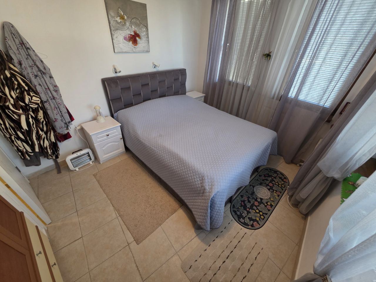 Przestronny apartament z dwiema sypialniami w przytulnym kompleksie 300 metrów od morza w Rawdzie