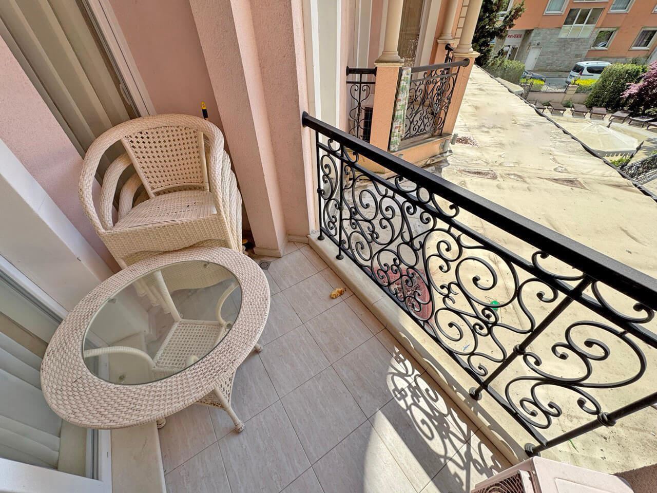 Elegancki apartament z jedną sypialnią z widokiem na basen w luksusowym kompleksie w Słonecznym Brzegu