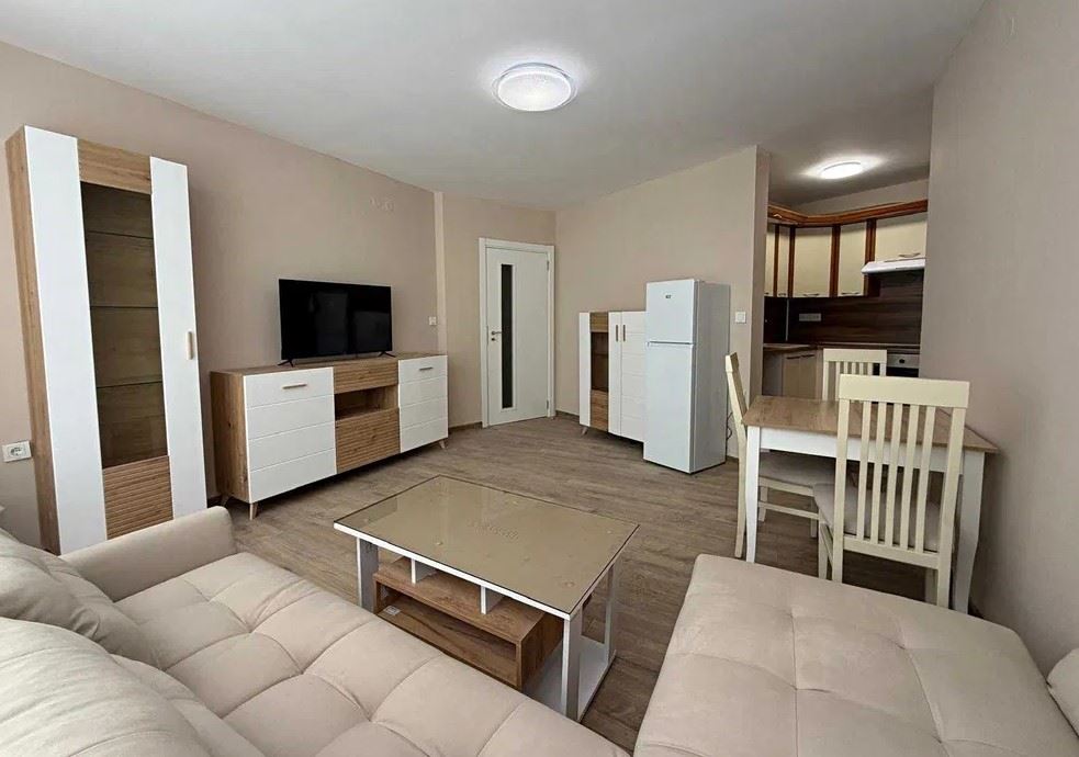 Apartament w pierwszej linii brzegowej w Elenite – generalny remont, prąd do użytku mieszkalnego i bezpośredni dostęp do plaży