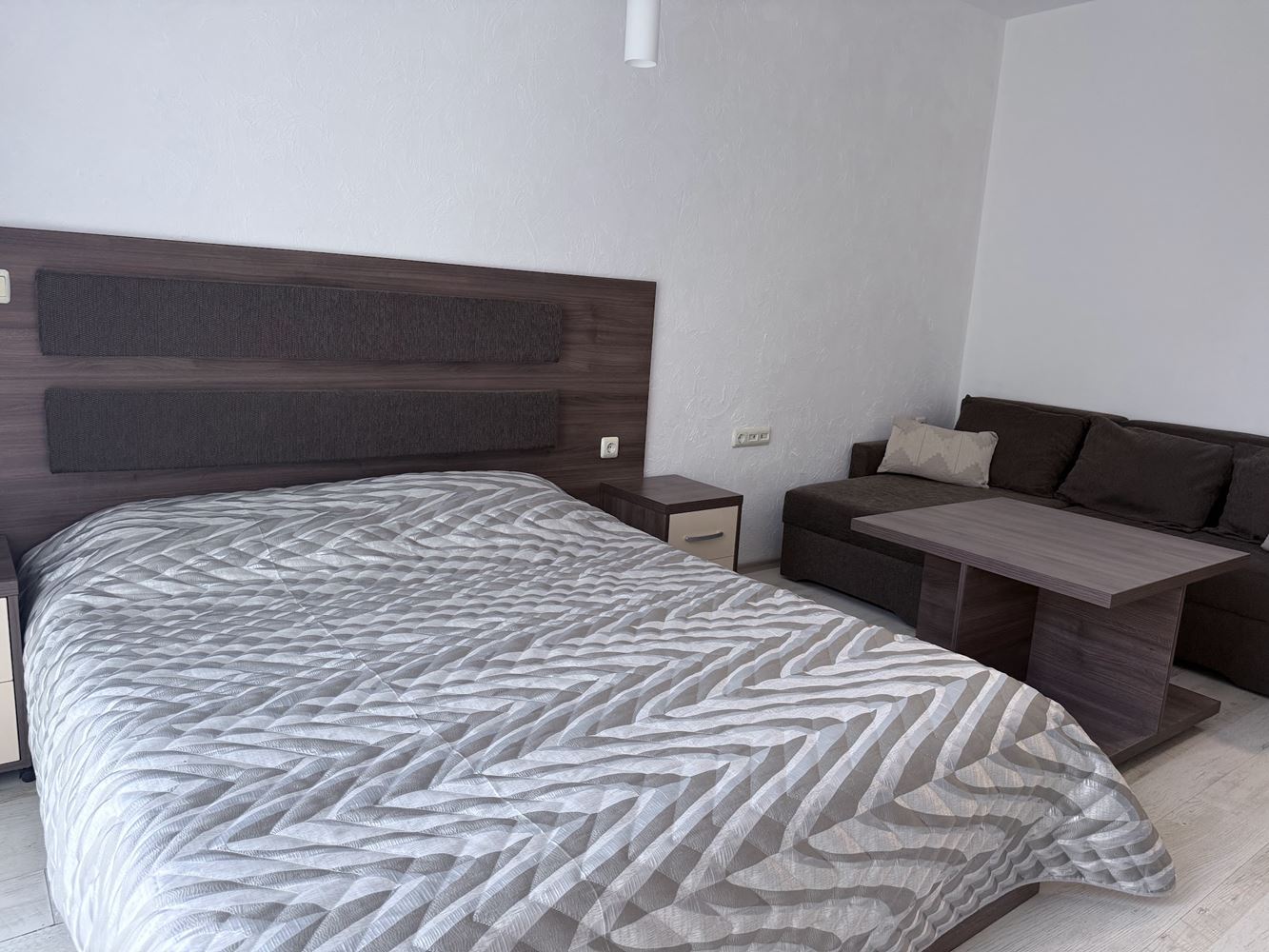 Stylowe studio w Słonecznym Brzegu – przestronność, wygoda i doskonała lokalizacja do całorocznego zamieszkania