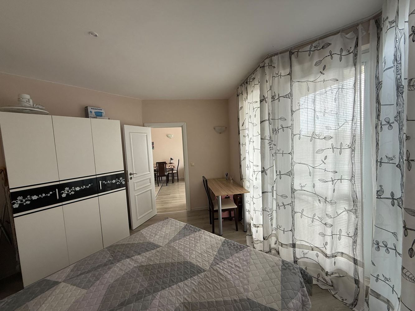 Apartament z jedną sypialnią wśród zieleni, w kompleksie z basenem i placem zabaw