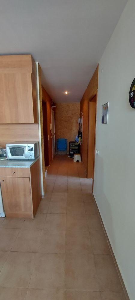Przestronny apartament z dwiema sypialniami i widokiem na morze w pierwszej linii brzegowej – gotowy do zamieszkania