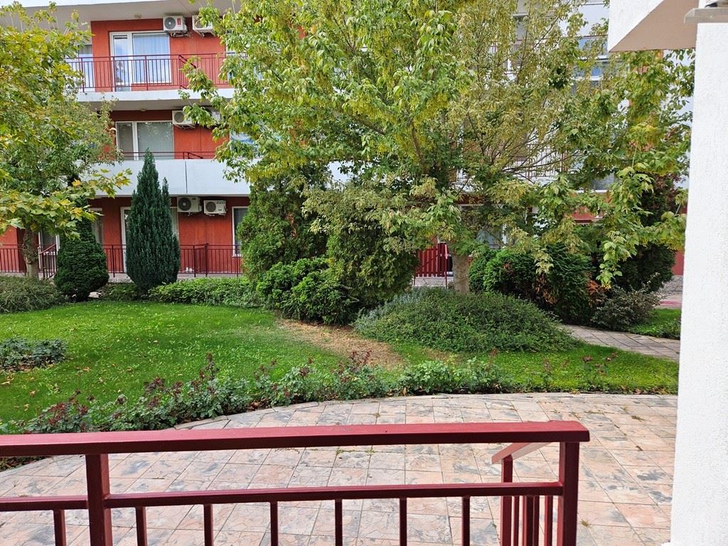 Apartament z jedną sypialnią na pierwszej linii morza w strzeżonym kompleksie w Elenite