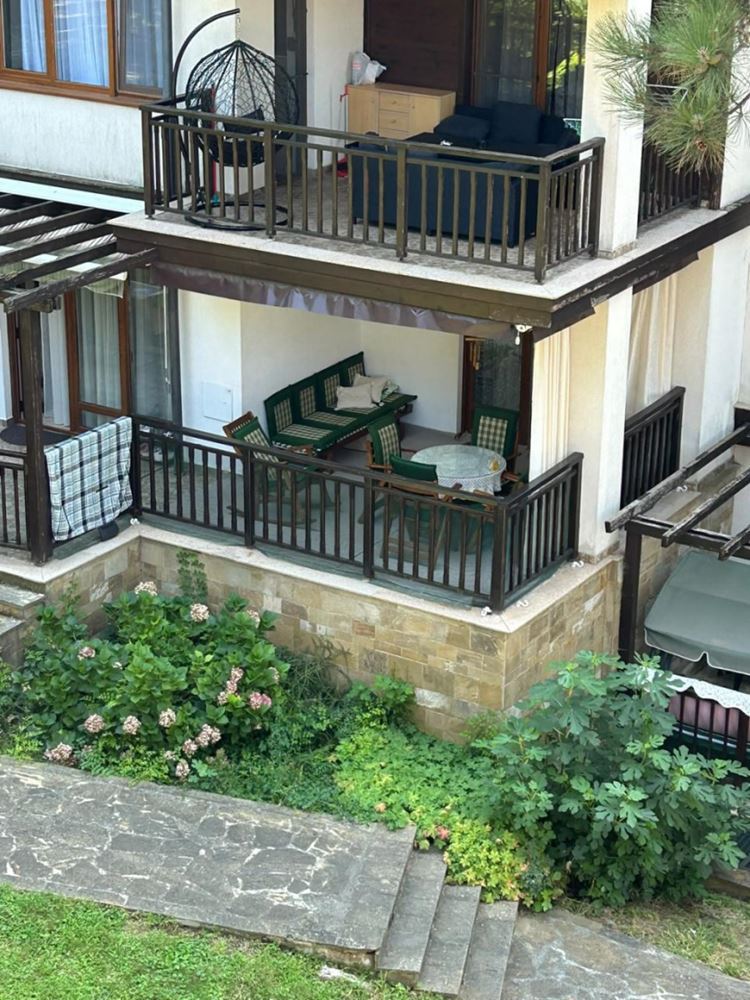 Apartament z dwiema sypialniami i widokiem na morze wśród sosen – luksus i spokój przy samej plaży w Sozopolu