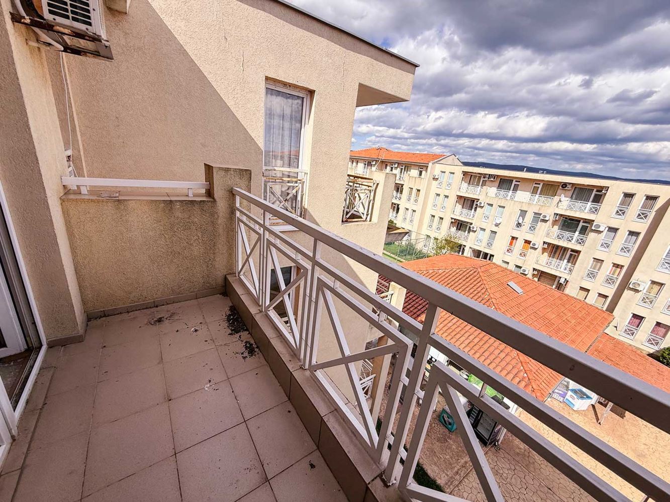 3-pokojowe mieszkanie z widokiem na basen w zadbanym kompleksie blisko Słonecznego Brzegu