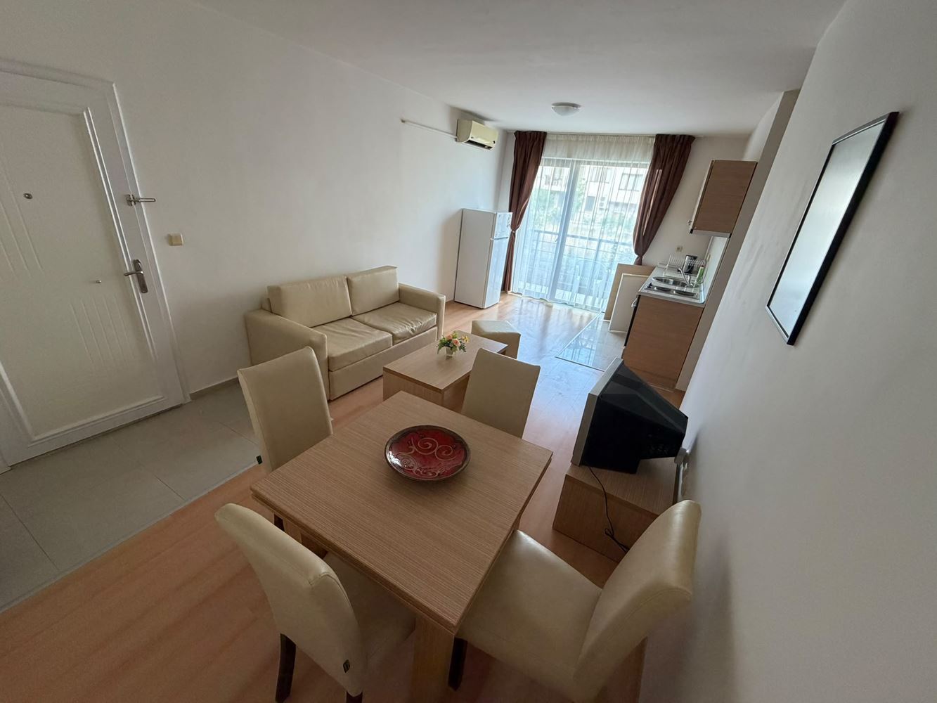 Przestronny apartament z dwiema sypialniami z widokiem na morze i góry w pięknym zamkniętym kompleksie nad morzem