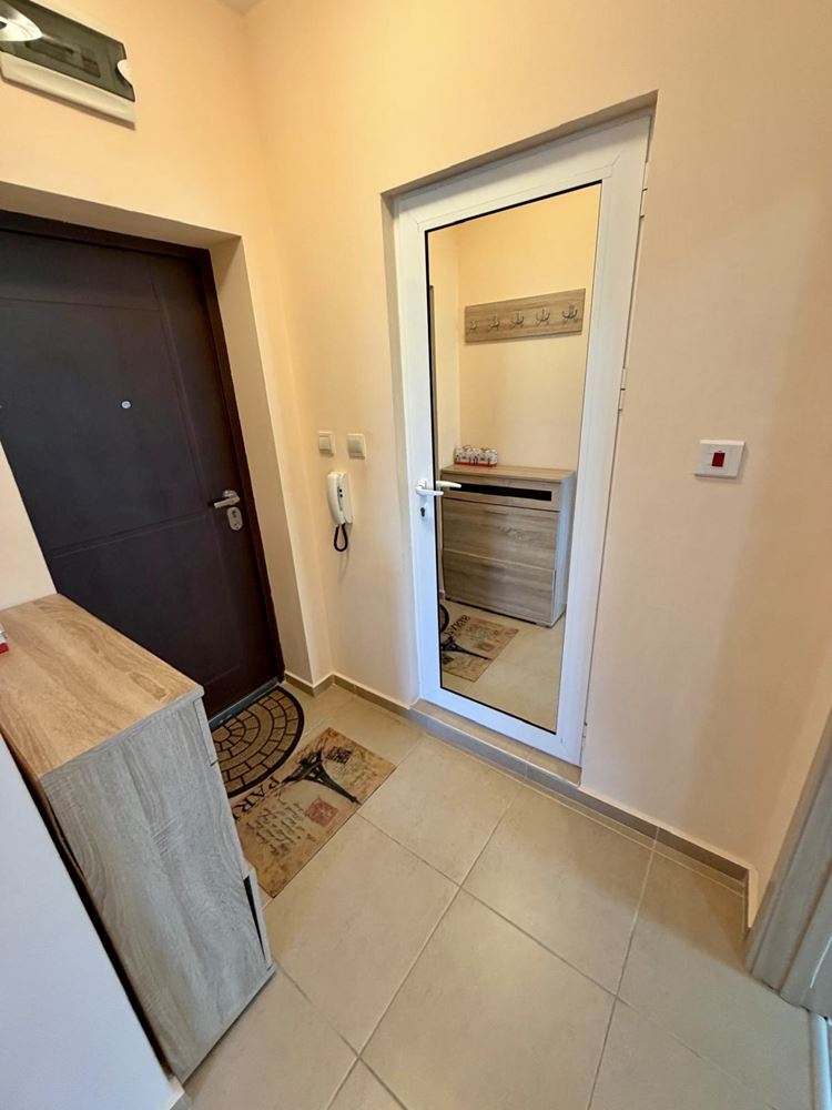 Sarafovo – przestronny apartament z jedną sypialnią, Aktem 16, minimalną opłatą za utrzymanie i pełnym umeblowaniem