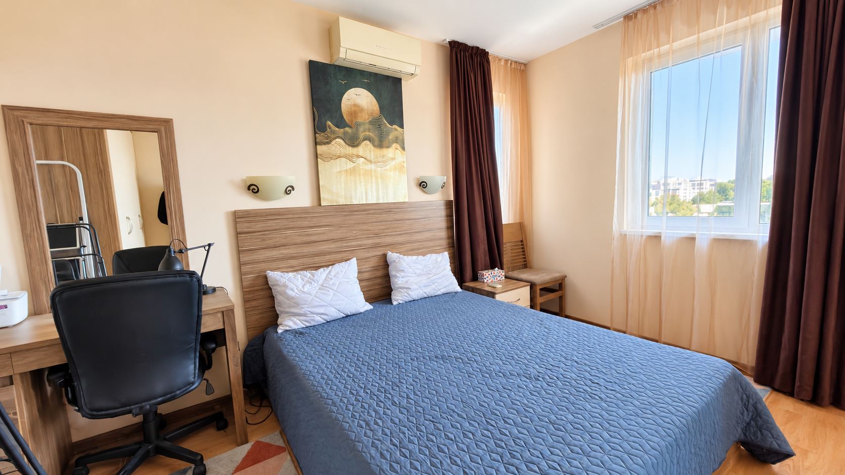 Przytulny, niewielki apartament z jedną sypialnią w kompleksie z basenem i całodobową ochroną