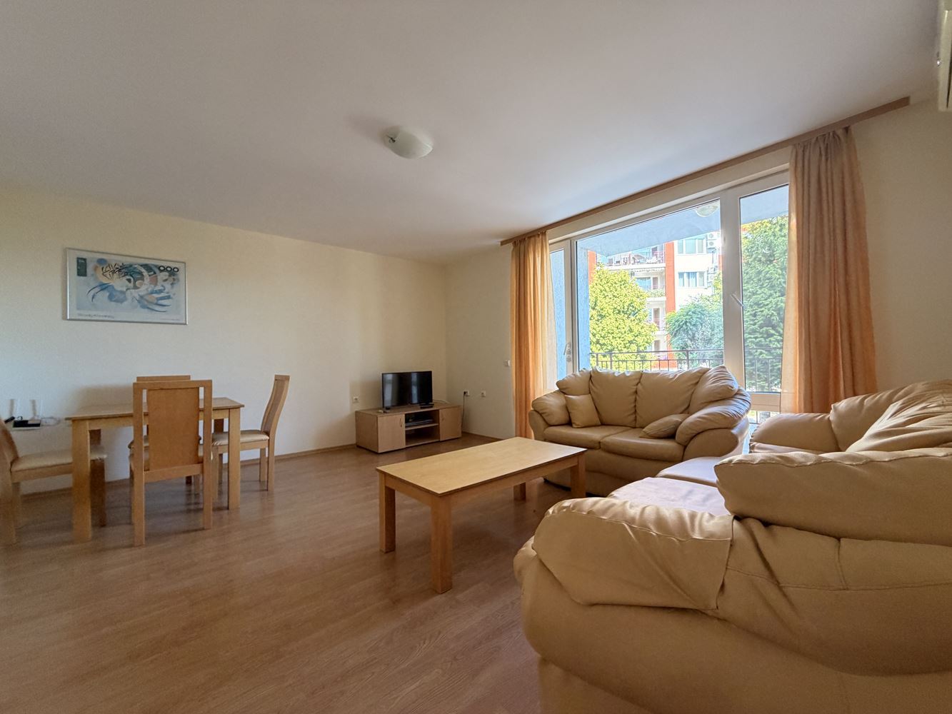 Apartament w absolutnie pierwszej linii w Świętym Własie! Przestronny apartament z jedną sypialnią z pięknym widokiem na morze