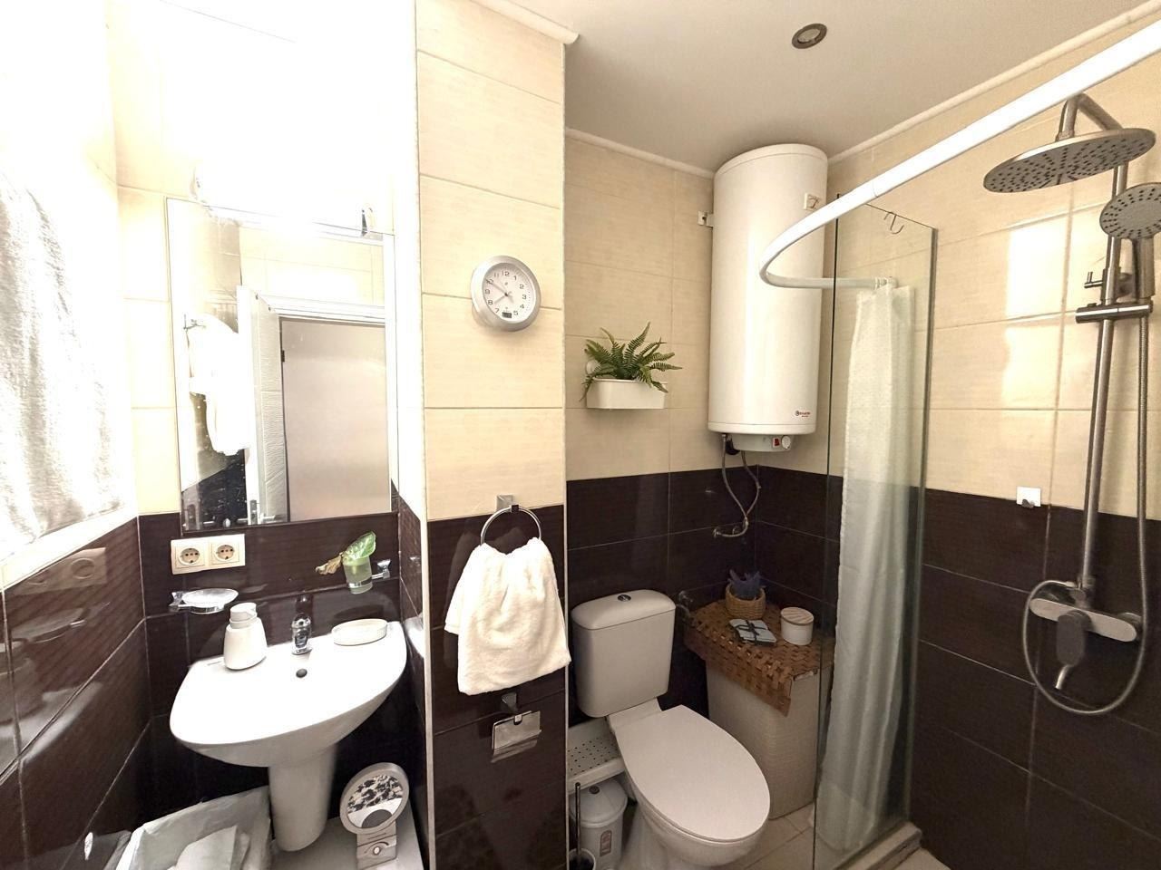 Przestronny apartament z dwiema sypialniami i prywatnym ogródkiem, zaledwie 100 metrów od plaży w Nesebyrze