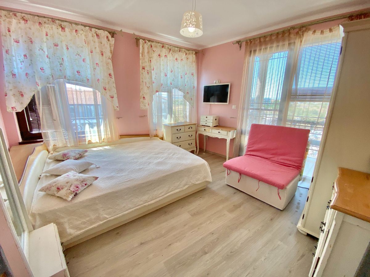 Unikalny apartament dwupoziomowy w kompleksie klasy premium w mieście Nesebyr