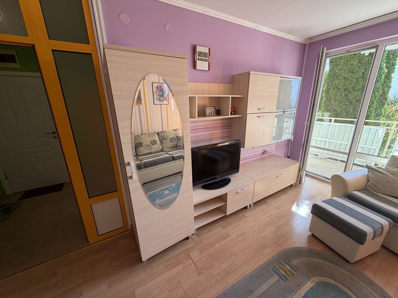 Apartament z jedną sypialnią, przestronnym tarasem i widokiem na morze w Sveti Vlas – 300 metrów od plaży