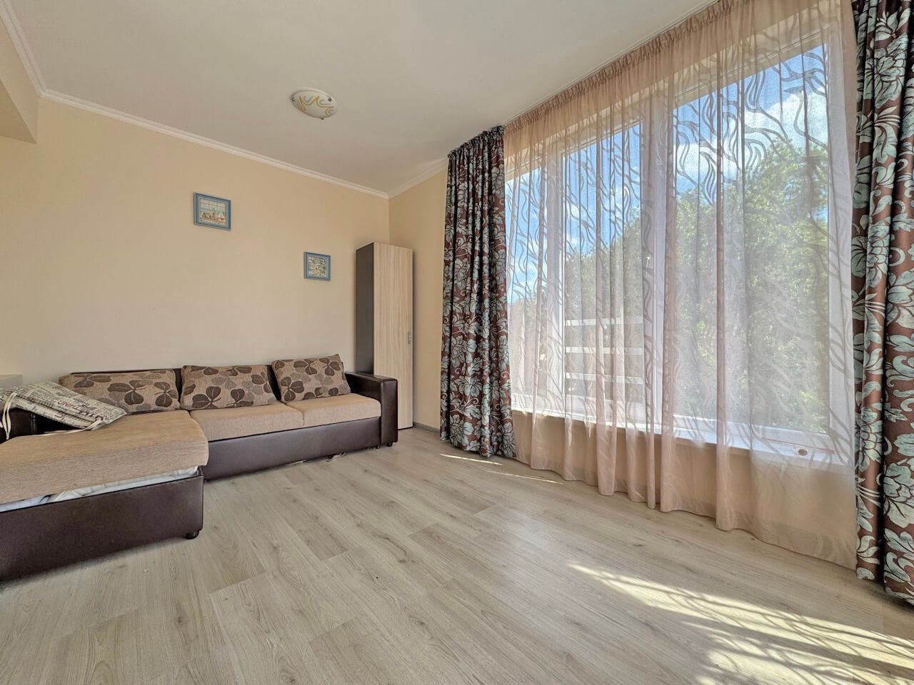 Apartament z dwiema sypialniami z widokiem na basen w nowoczesnym kompleksie w Słonecznym Brzegu