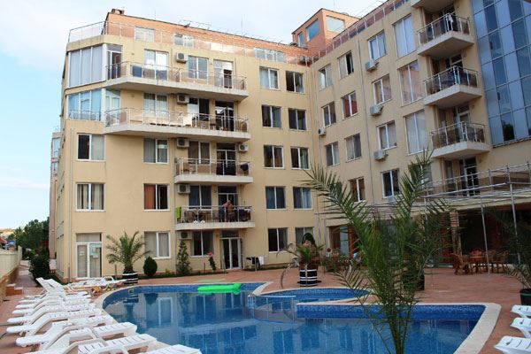 Mieszkanie z dwiema sypialniami i ogromnym tarasem 500 m od plaży w Słonecznym Brzegu – 148 m² i doskonały potencjał