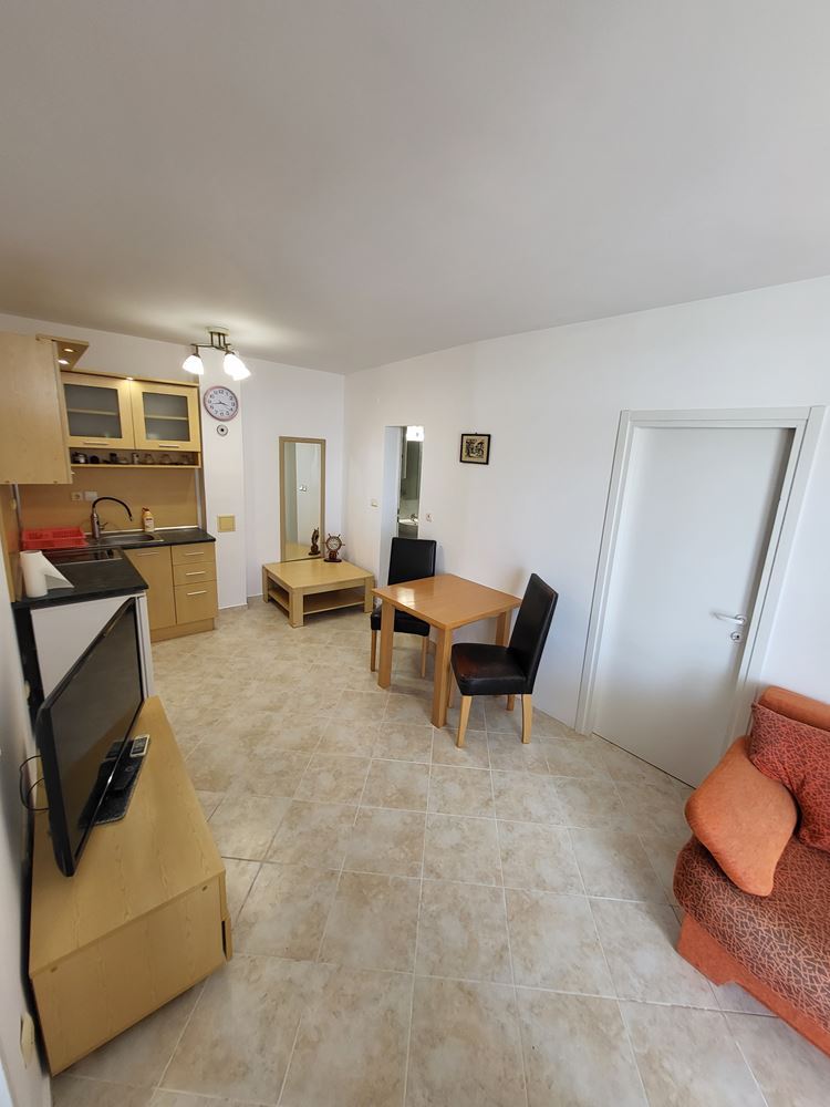 Mały apartament z jedną sypialnią i bezpośrednim wyjściem na basen – przytulna nieruchomość w kompleksie z bogatą infrastrukturą w pobliżu Słonecznego Brzegu