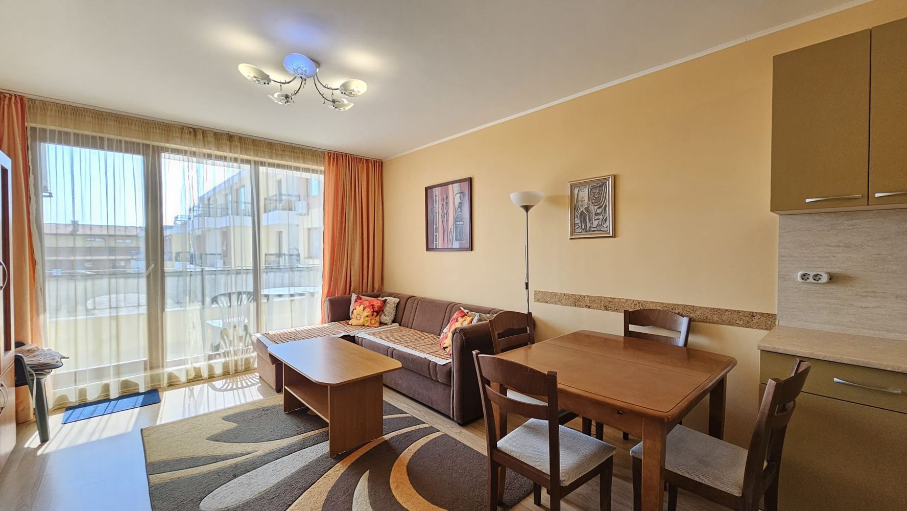 Przestronny apartament z dwiema sypialniami na pierwszej linii brzegowej z prywatną plażą w Sweti Własie