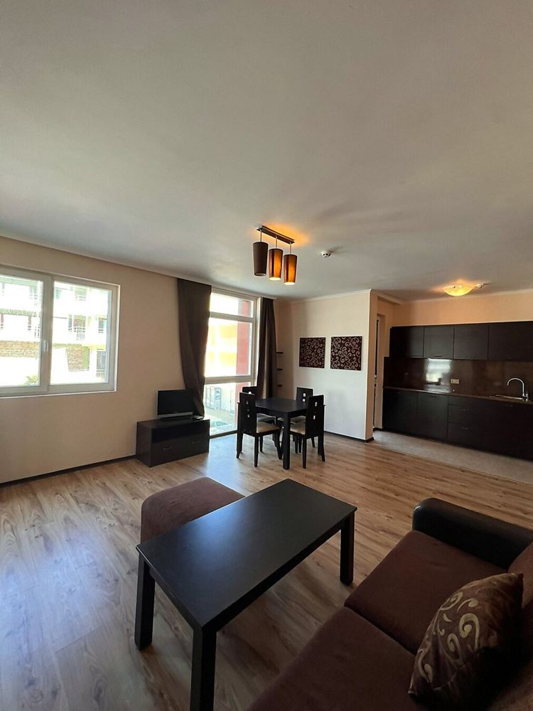 Przestronny apartament dwupokojowy 50 metrów od plaży w Słonecznym Brzegu – doskonała lokalizacja i komfort w zamkniętym kompleksie