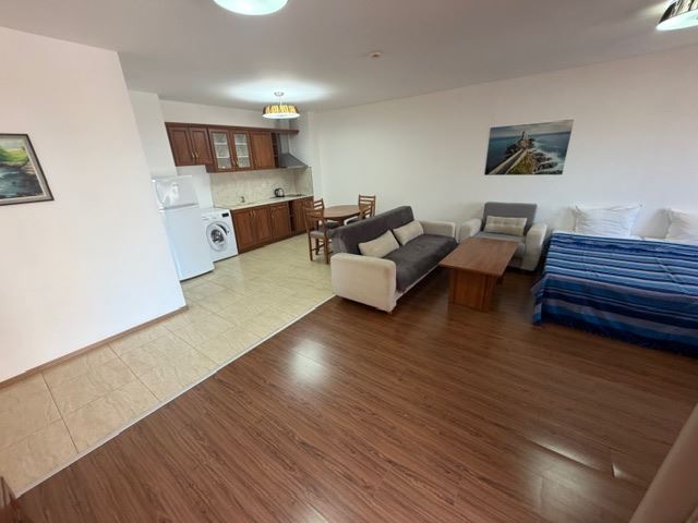 Dwupokojowy apartament na pierwszej linii z widokiem na morze w Aheloy