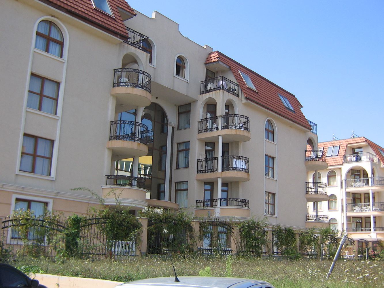 Pierwsza linia do plaży Butamyata! Umeblowany apartament z jedną sypialnią i częściowym widokiem na morze w Sinemorec