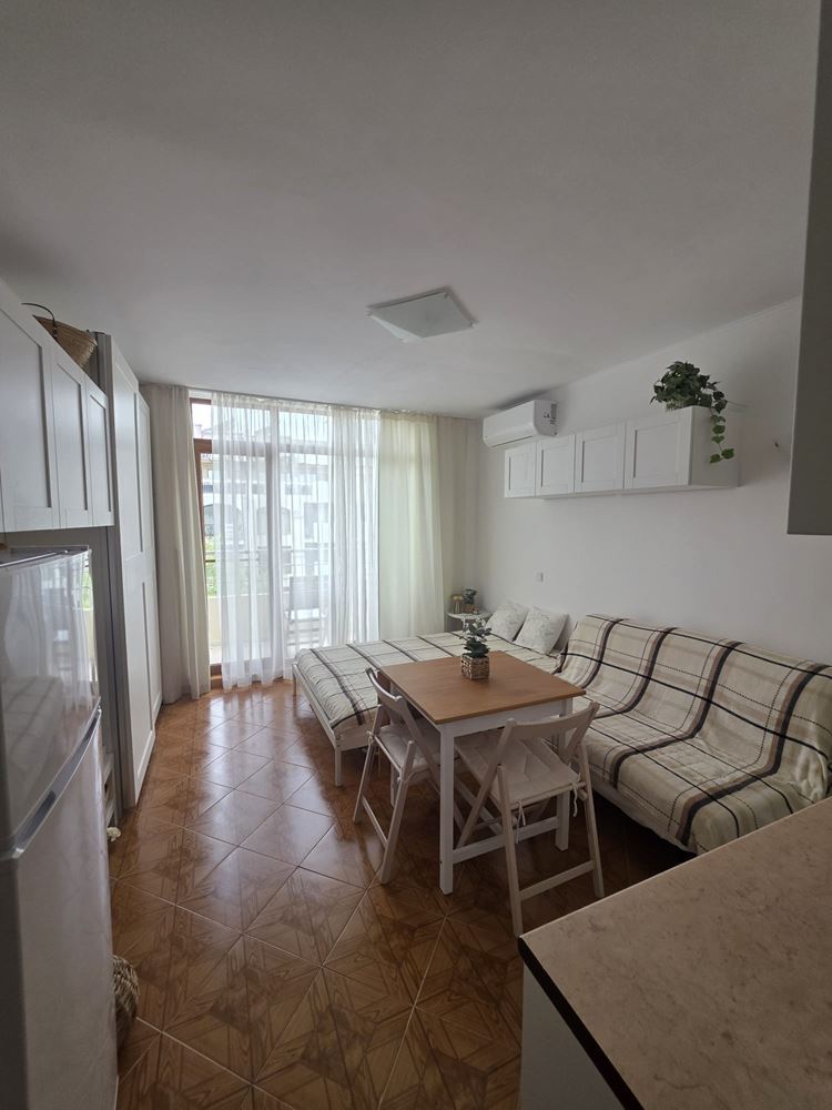 Umeblowane studio w Słonecznym Brzegu z basenem, parkingiem i całoroczną ochroną