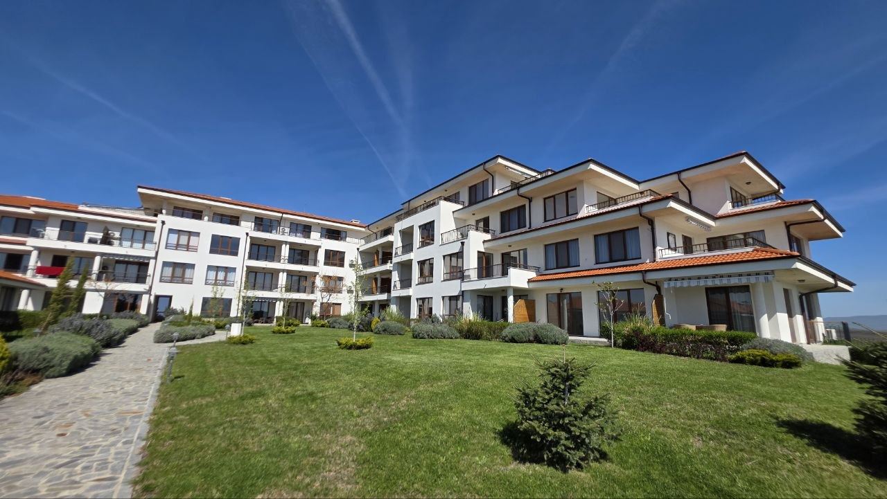 Przestronny apartament z widokiem na morze w Acheloi – cisza, zieleń i luksusowe udogodnienia