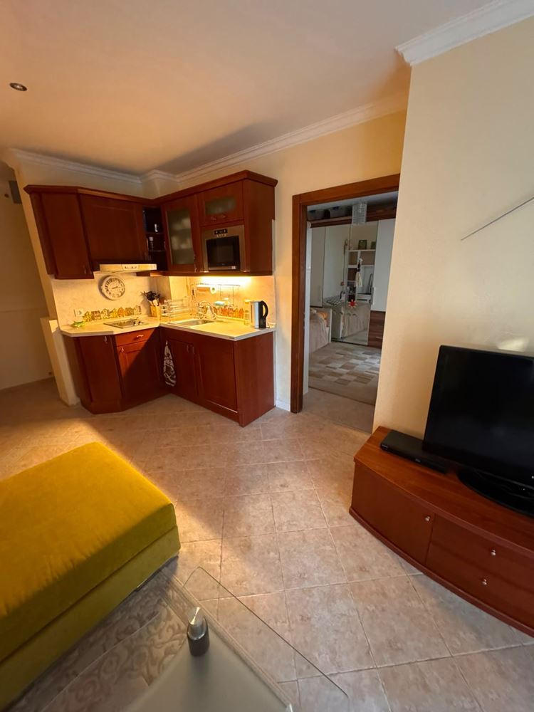 Apartament z dwiema sypialniami i widokiem na morze wśród sosen – luksus i spokój przy samej plaży w Sozopolu