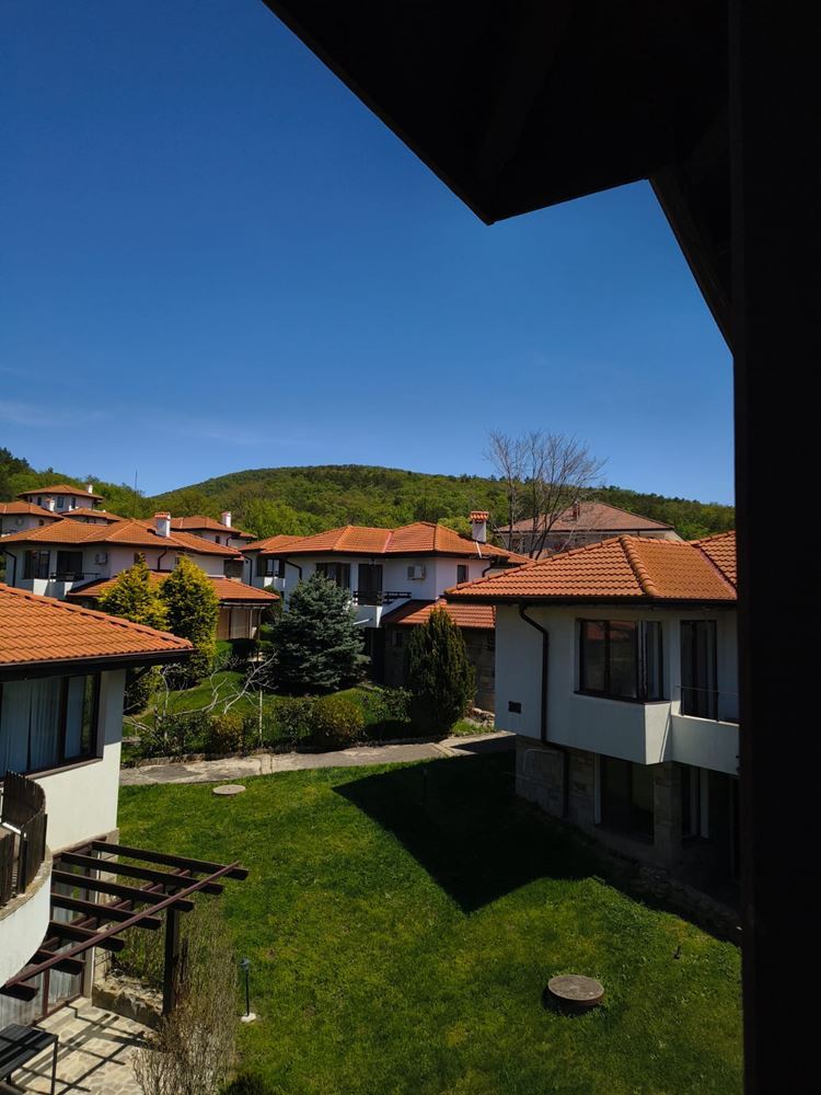 Odnowione mieszkanie dwupokojowe z panoramicznym widokiem w nowoczesnym kompleksie blisko Słonecznego Brzegu