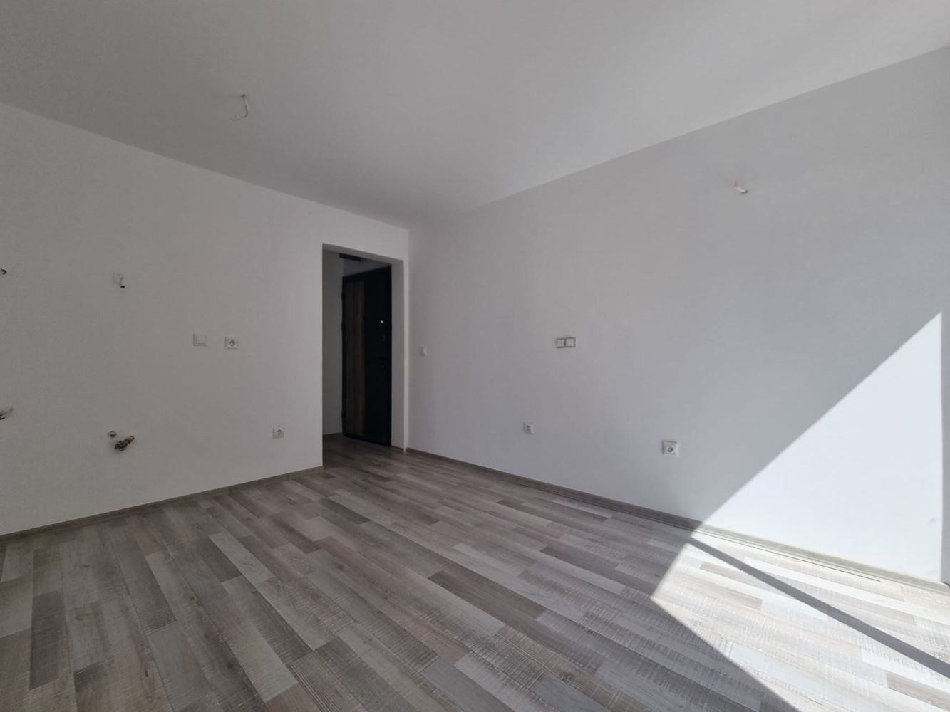 Jasne i nowoczesne mieszkanie w doskonałej lokalizacji – połączenie komfortu, natury i nadmorskiego klimatu