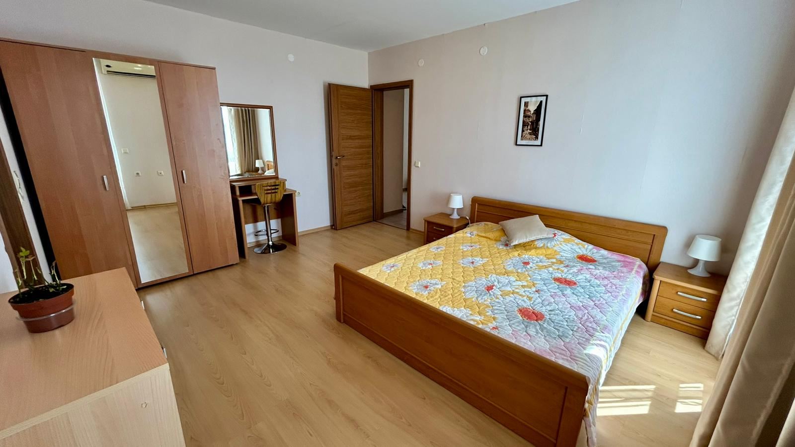 Święty Włas – apartament z trzema sypialniami z bezpośrednim panoramicznym widokiem na morze w kompleksie przy samej plaży